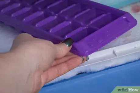 Image titled Make Ice Cubes with an Ice Tray Step 4