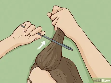 Image titled Do a Quiff for Women Step 21