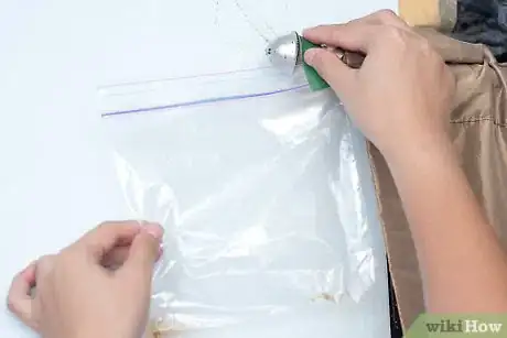 Image titled Kill Gnats Using a Ziplock Freezer Bag Step 4