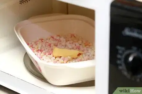 Image titled Make Layered Rice Krispie Treats Step 11