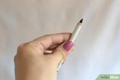 Image titled Apply Eyeliner to Lower Lashes Step 1