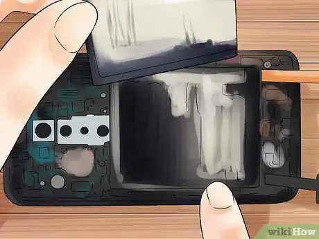 Image titled Remove the Battery from an LG G2 Step 11