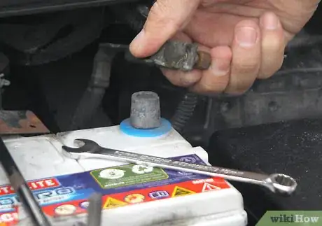 Image titled Fix a Burned Out Signal Bulb Step 2