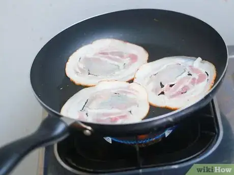 Image titled Make Eggs Benedict Step 3