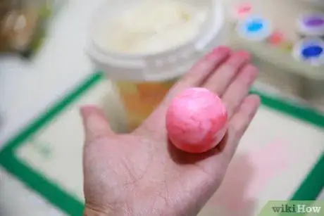 Image titled Make Edible Makeup Cake Decorations Step 4