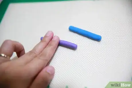 Image titled Make Edible Makeup Cake Decorations Step 9