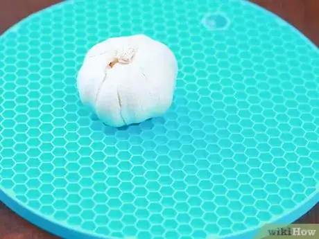Image titled Peel a Head of Garlic Step 7