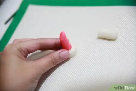Image titled Make Edible Makeup Cake Decorations Step 8