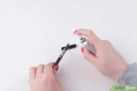 Image titled Apply Eyeliner to Another Person Step 4