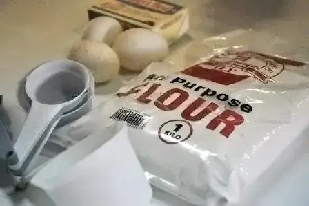 Image titled Make Gold Cake Step 1