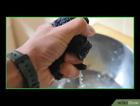 Image titled Clean a MacBook Air Screen Step 9