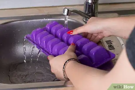 Image titled Remove Ice Cubes From a Tray Step 1