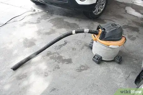 Image titled Vacuum Step 3 1