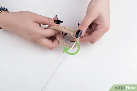 Image titled Tie a Painter Hitch Step 3