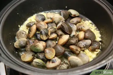 Image titled Cook Little Neck Clams Step 7