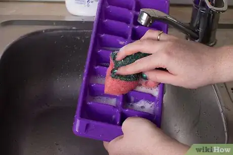 Image titled Make Ice Cubes with an Ice Tray Step 2