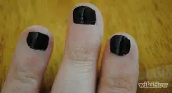 Wear Nail Polish Colors That Contrast and Brighten Your Outfit