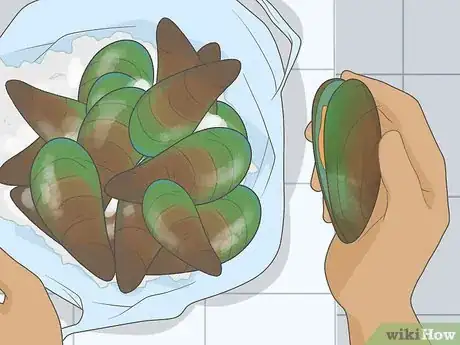 Image titled Eat Raw Mussels Step 4