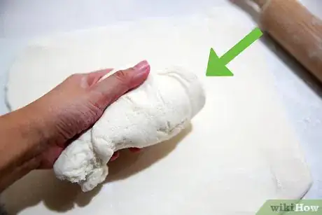 Image titled Roll Fondant Step 5