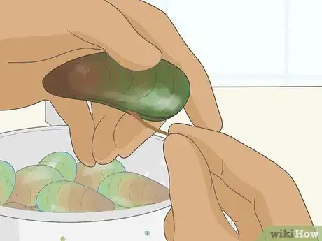 Image titled Eat Raw Mussels Step 7