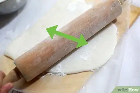 Image titled Roll Fondant Step 7