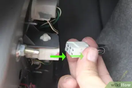 Image titled Fix a Burned Out Signal Bulb Step 6