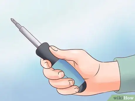 Image titled Remove a Broken Lightbulb from the Socket Step 9