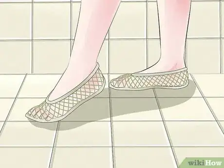Image titled Take a Shower in Gym Class Step 4