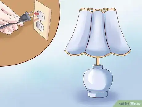 Image titled Remove a Broken Lightbulb from the Socket Step 4