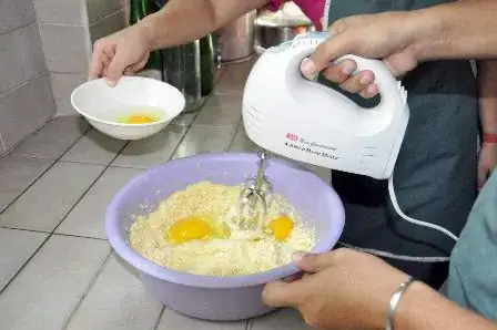 Image titled Make Gold Cake Step 4