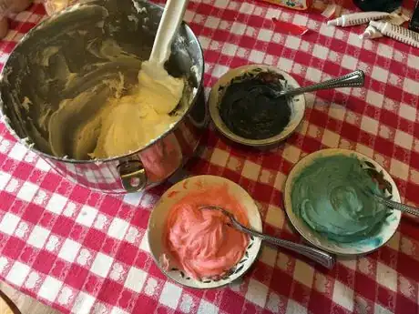 Image titled Cat_Themed_Cupcakes_FrostingColors.jpeg