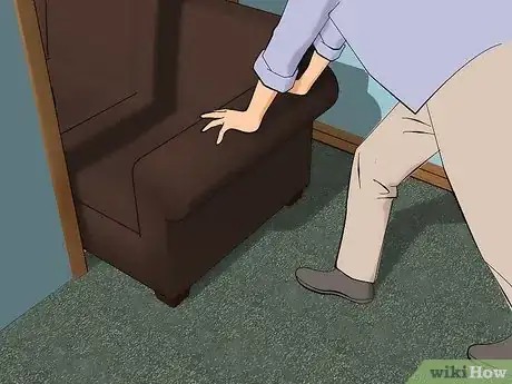 Image titled Remove Old Carpeting Step 2