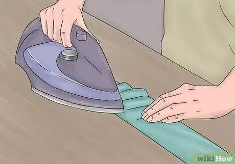 Image titled Make a No‐Sew Ruffled Tree Skirt Step 9