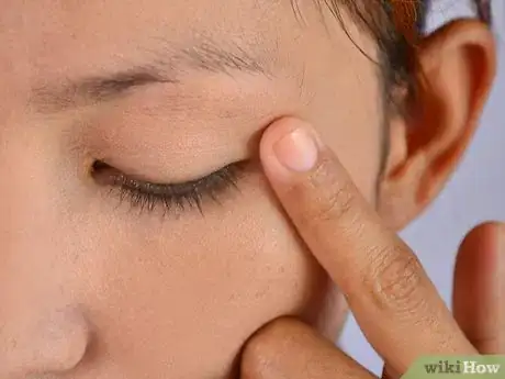 Image titled Apply Makeup for a Glamour Photography Shoot Step 4