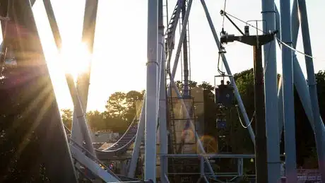 Image titled Busch Gardens Williamsburg Skyride at Sunset