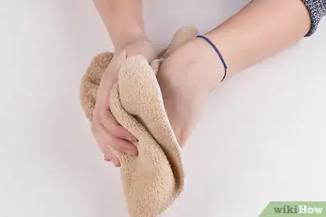 Image titled Cover Vitiligo Patches with Makeup Step 2