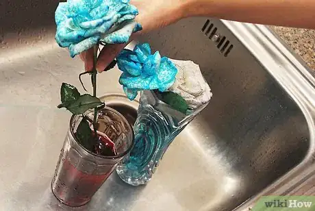 Image titled Tint Flowers Step 7