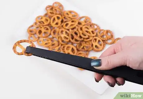 Image titled Make Chocolate Covered Pretzels Step 4