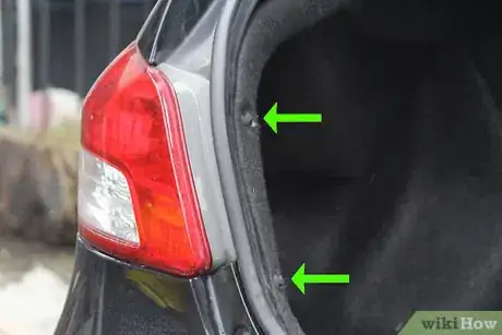 Image titled Fix a Burned Out Signal Bulb Step 4