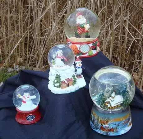 Image titled Real snow globes