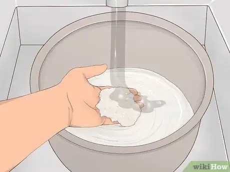 Image titled Reduce Slow Cooker Messes Step 1