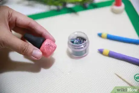 Image titled Make Edible Makeup Cake Decorations Step 15