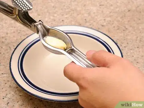 Image titled Make Garlic Juice Step 9