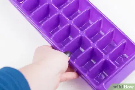 Image titled Make Ice Cubes with an Ice Tray Step 1