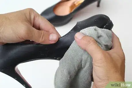 Image titled Make Glitter Pumps Step 2