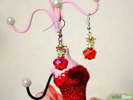 Image titled Identify Vintage Beads Step 7