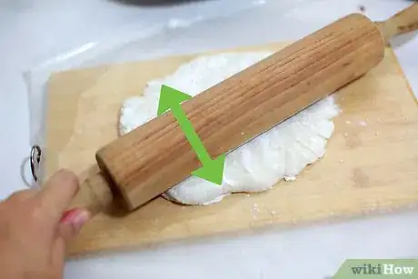 Image titled Roll Fondant Step 6