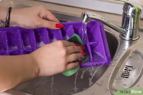 Image titled Remove Ice Cubes From a Tray Step 7