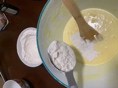 Image titled AddFlourtobatter