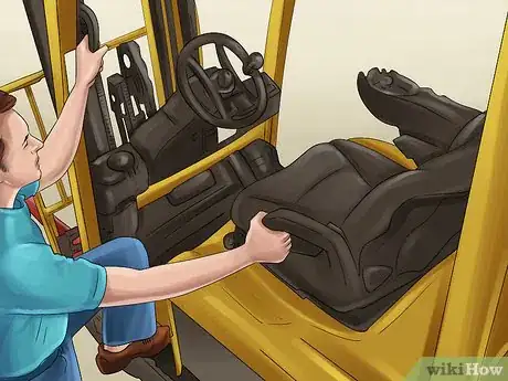 Image titled Change the Gas Bottle on a Gas‐Powered Forklift Step 6